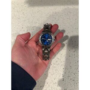 Lorus Silver Tone Blue Face Day Date Indicator GlowHour Minute Hand Watch LA0393